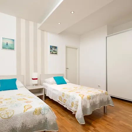 Milla With Private Pool, Jacuzzi, Sauna, Gym, Max. 8 Person Srinjine