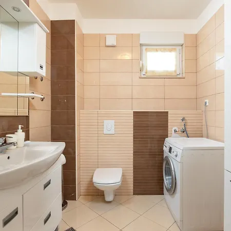 Milla With Private Pool, Jacuzzi, Sauna, Gym, Max. 8 Person Srinjine