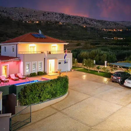 Milla With Private Pool, Jacuzzi, Sauna, Gym, Max. 8 Person *