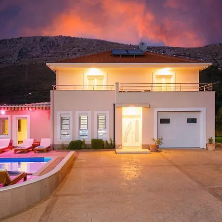 Milla With Private Pool, Jacuzzi, Sauna, Gym, Max. 8 Person Villa