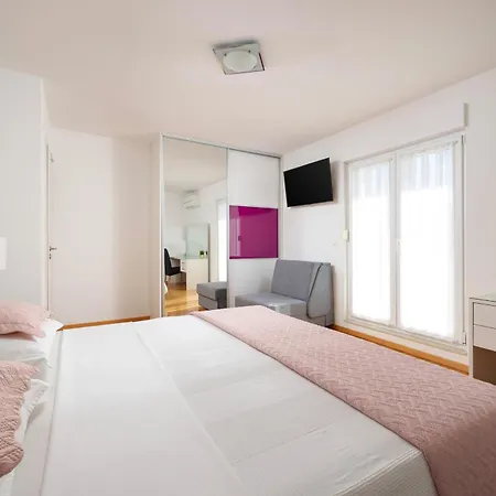 Milla With Private Pool, Jacuzzi, Sauna, Gym, Max. 8 Person Srinjine