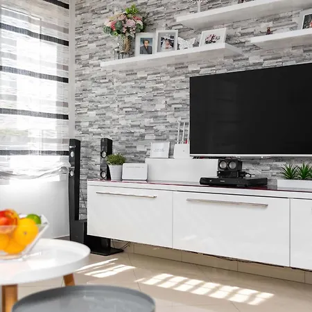 Milla With Private Pool, Jacuzzi, Sauna, Gym, Max. 8 Person Villa Srinjine