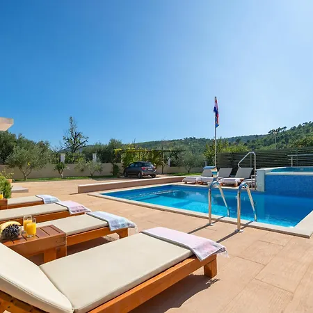 Milla With Private Pool, Jacuzzi, Sauna, Gym, Max. 8 Person *